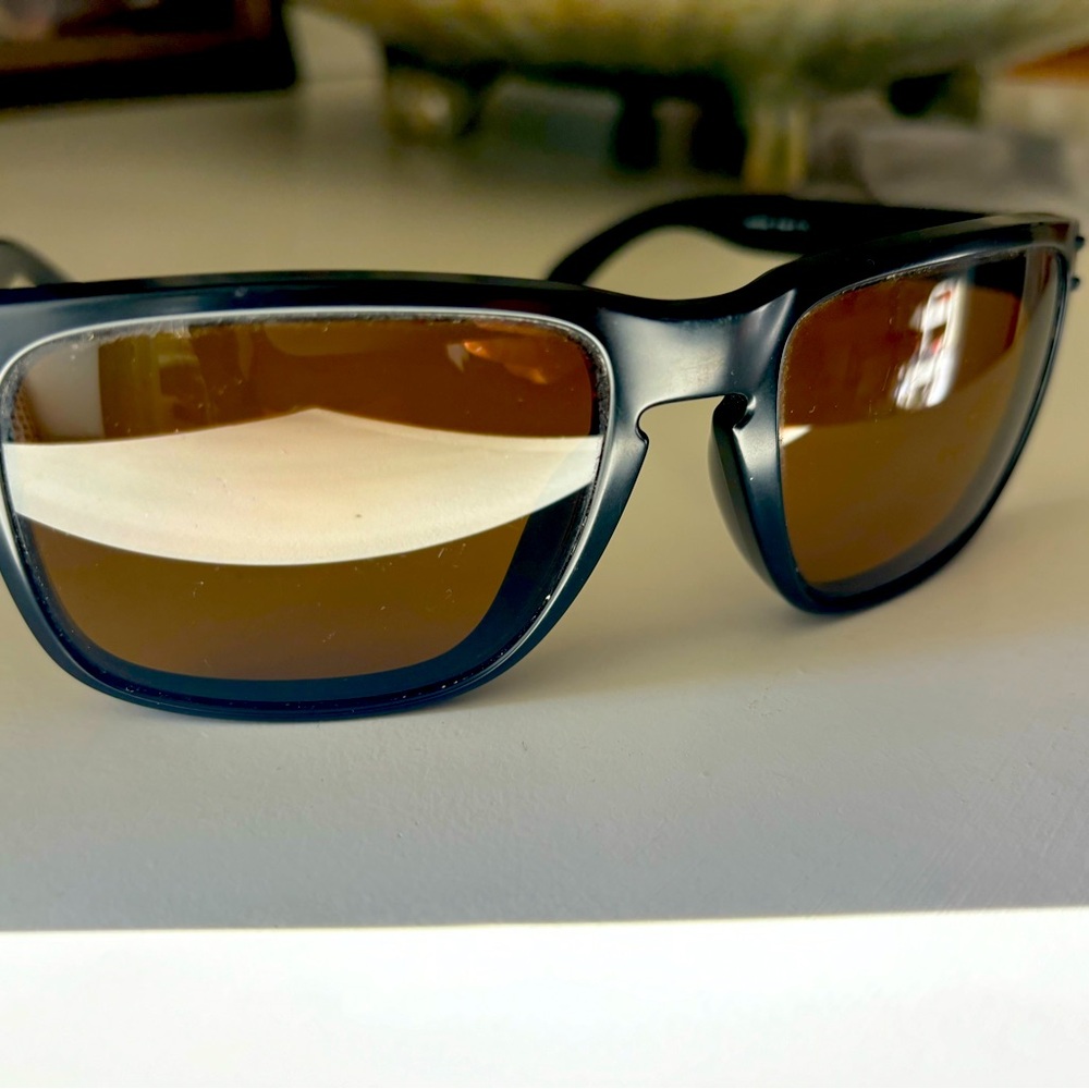 Oakley Holbrook Sunglasses - Matte black and brown lenses